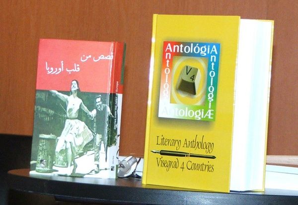 Arabská a anglická verzia antológie V4