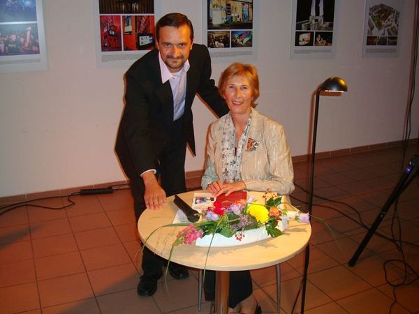 Stanislav Šurín a Daniela Humajová pri jednom stolíku