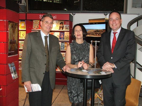 Zľava: Dr. Konrad M. Witwer, Elena Hesse, a Dr. Christoph Goeser