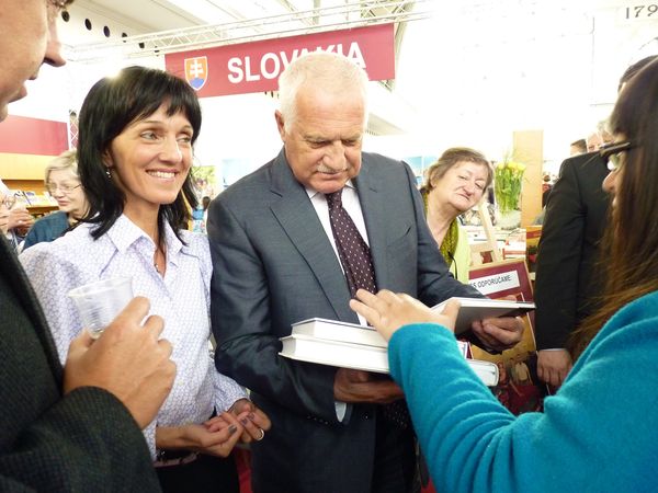 Prezident ČR Václav Klaus v slovenskom stánku